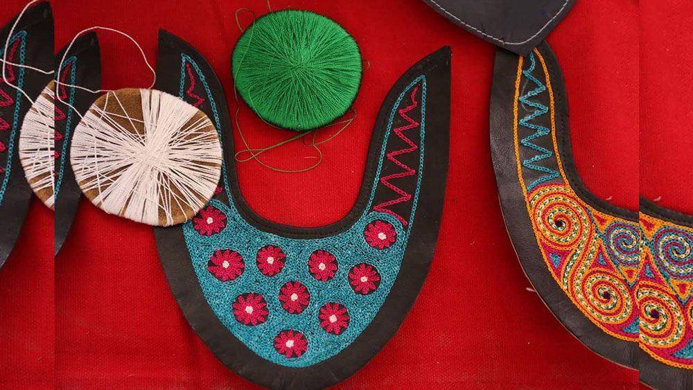 Leather Embroidery of Rajasthan: Shop till you drop for colourful Mojdi & bags 1 leather mojari shoes