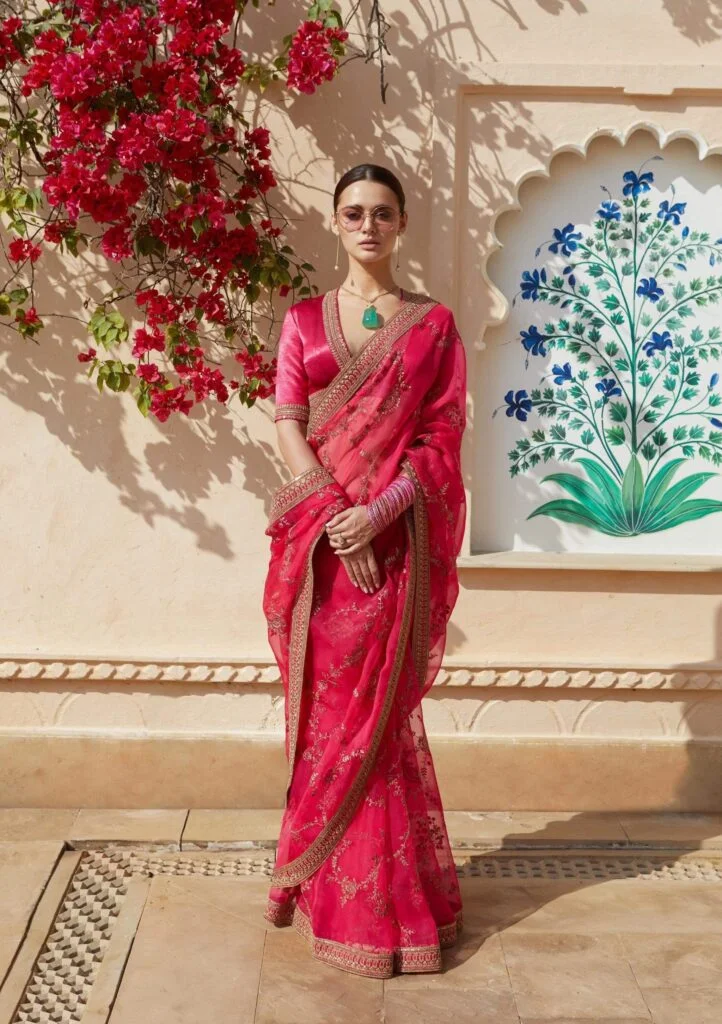 Karwa Chauth 2021: 5 Stunning Outfit Ideas for Women 3 Karwa Chauth 2021: 5 Stunning Outfit Ideas for Women