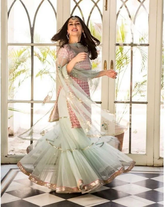 Karwa Chauth 2021: 5 Stunning Outfit Ideas for Women 4 Karwa Chauth 2021: 5 Stunning Outfit Ideas for Women