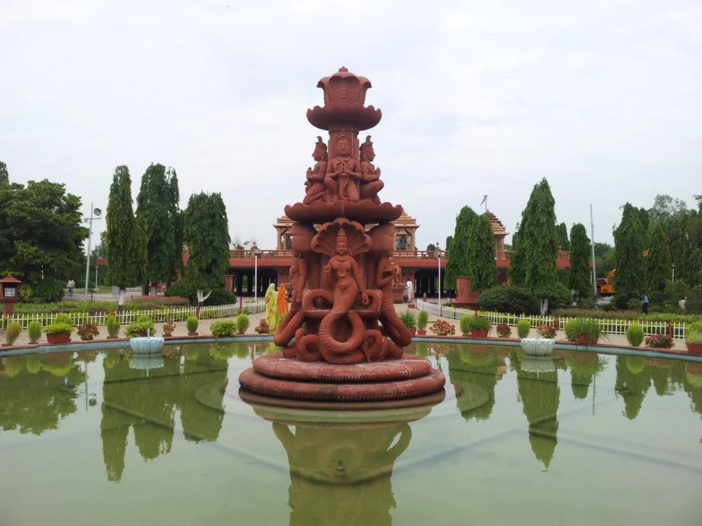 Birla temple in Nagda: This 100 yr old temple basks under pristine beauty 2 Birla temple in Nagda: This 100 yr old temple basks under pristine beauty