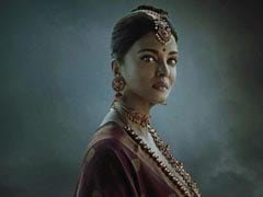 Ponniyin Selvan poster: Aishwarya Rai as queen of Pazhuvoor leaves fans speechless 1 Ponniyin Selvan poster: Aishwarya Rai as queen of Pazhuvoor leaves fans speechless