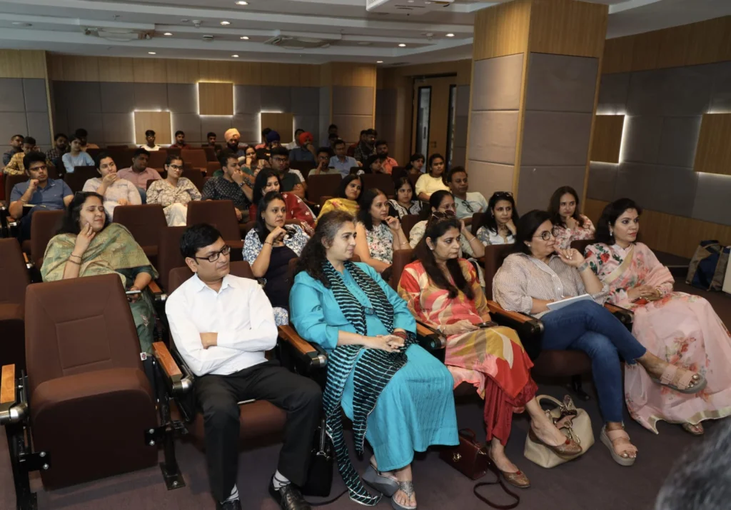 Entreprenuers learn business tips in 'The Smart Money Women' session organised by FORTI Women Wing