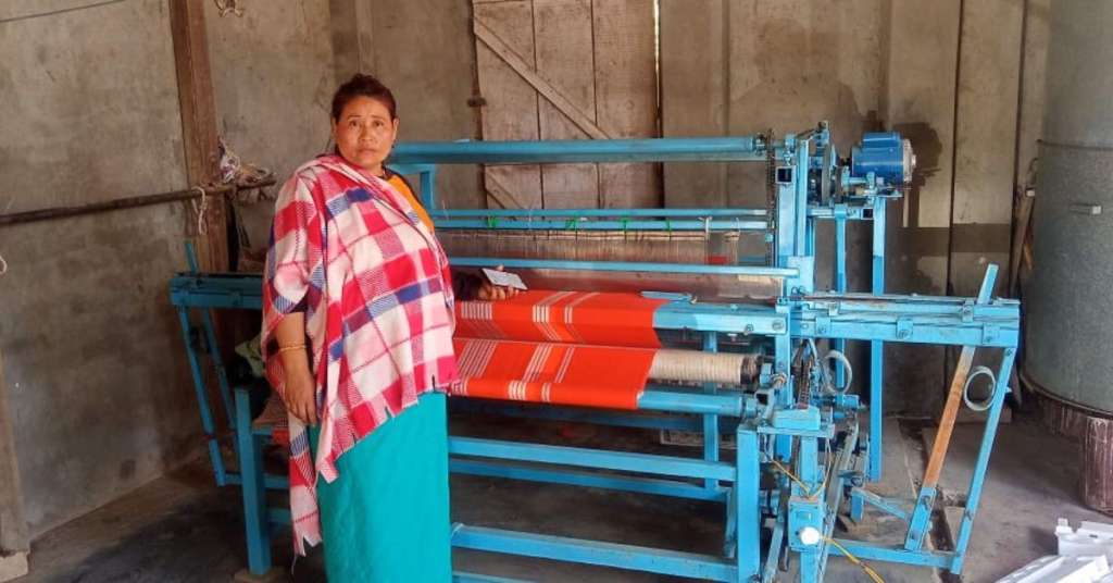 In Rural India, Solar Startups Are Powering Handlooms, Farms & Forgotten Villages 3 In Rural India, Solar Startups Are Powering Handlooms, Farms & Forgotten Villages