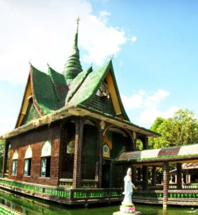 A Temple Built from Bottles: The Eco-Friendly Marvel of Wat Lan Kuad