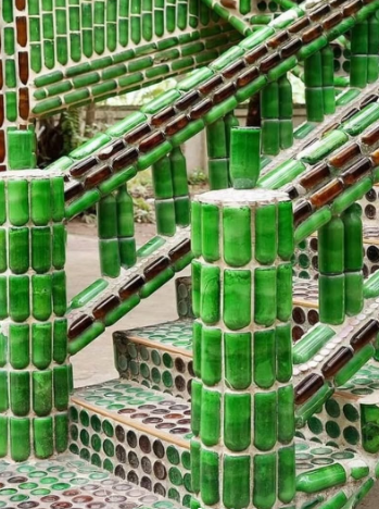 A Temple Built from Bottles: The Eco-Friendly Marvel of Wat Lan Kuad