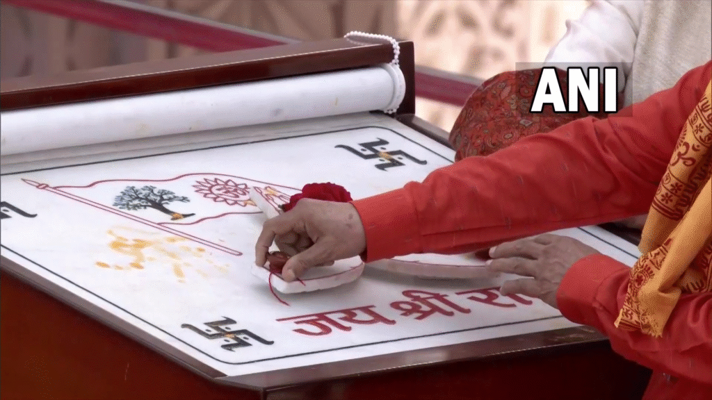 Ayodhya Dhwajarohan: PM Modi and RSS Sarsanghchalak Mohan Bhagwat hoit saffron flag.. Watch pics...