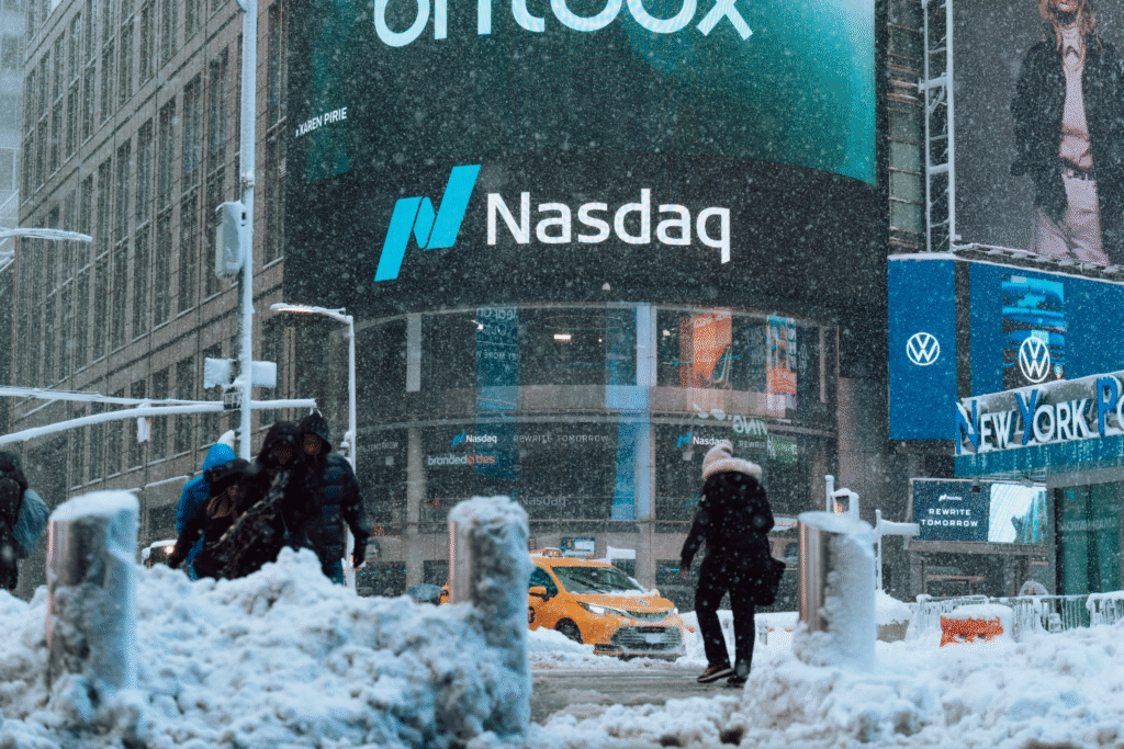New York Flights Cancelled As Massive Snowstorm Paralyzes US Northeast 1 New York Flights Cancelled As Massive Snowstorm Paralyzes US Northeast