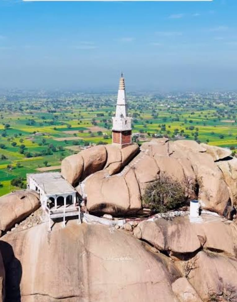 The Mysterious and Miraculous Shiva Temple of Rajasthan: Pandeshwar Mahadev Temple - Where the Pandavas' Cave Still Speaks!