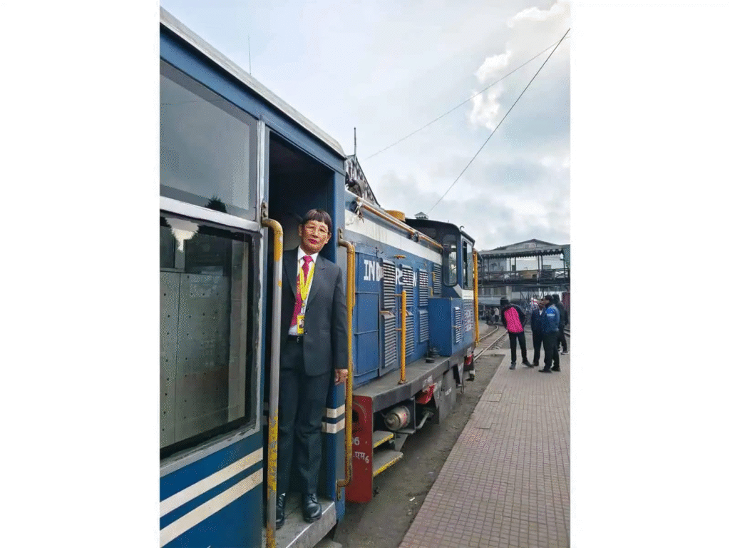 Historic Milestone: Darjeeling Toy Train Welcomes Its First Woman Ticket Examiner in 145 Years 1 Historic Milestone: Darjeeling Toy Train Welcomes Its First Woman Ticket Examiner in 145 Years