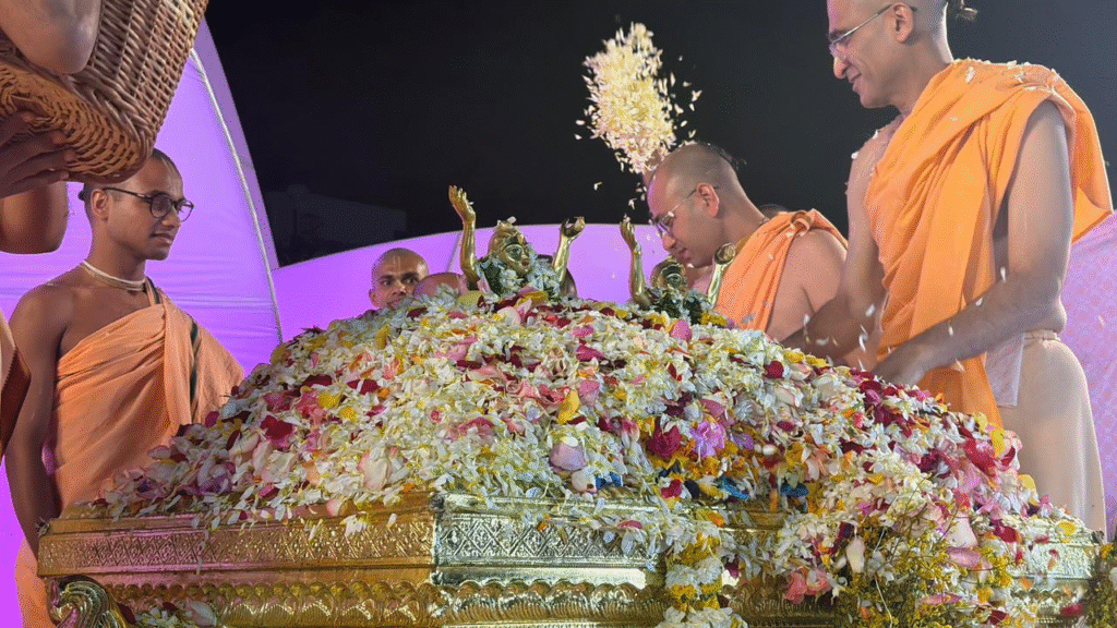Watch Pics: Krishna and Balram Sit on Hydraulic Lotus Flower During Grand Abhishekam in Gupt Vrindavan Dham in Jaipur