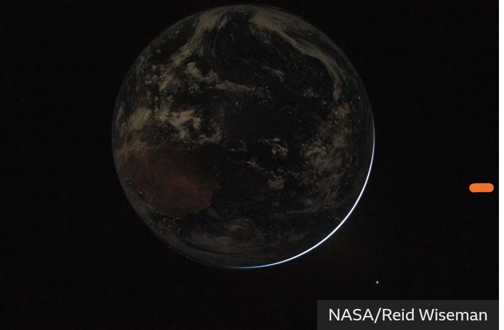 Hello, World!" – Artemis II Crew Captures Stunning High-Resolution Images of Earth from Deep Space